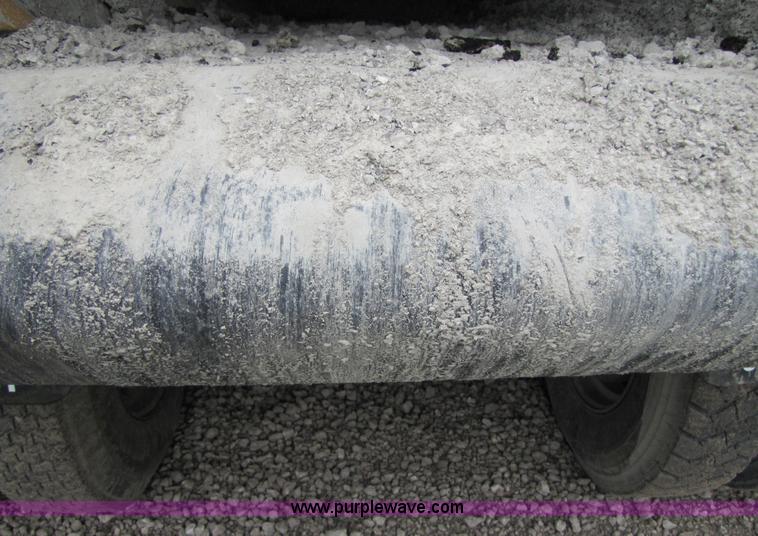 image for item 5814 1996 Flowboy 42' belt trailer