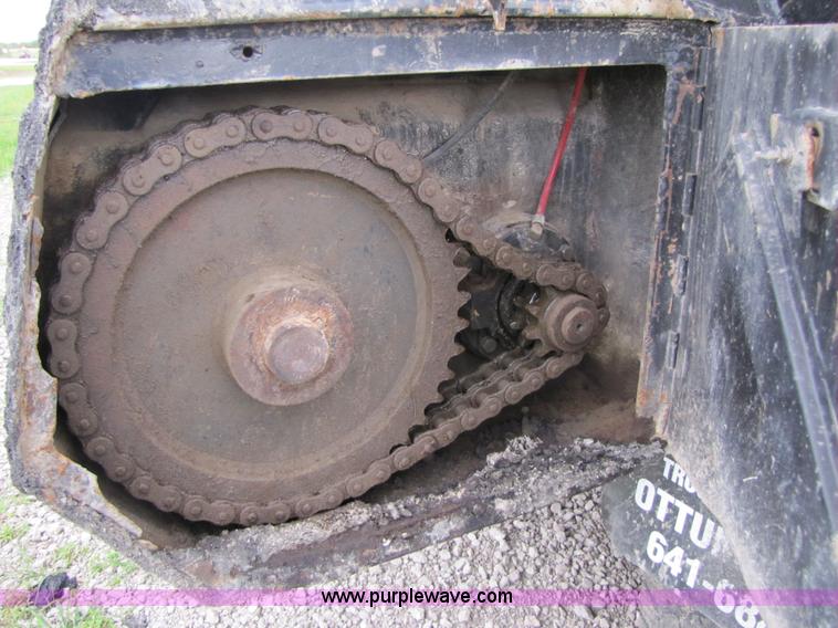 image for item 5814 1996 Flowboy 42' belt trailer