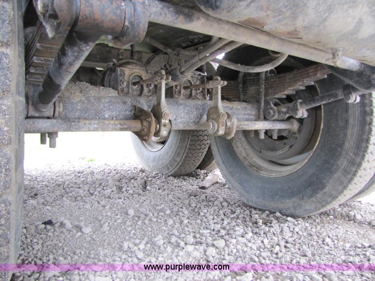 image for item 5814 1996 Flowboy 42' belt trailer