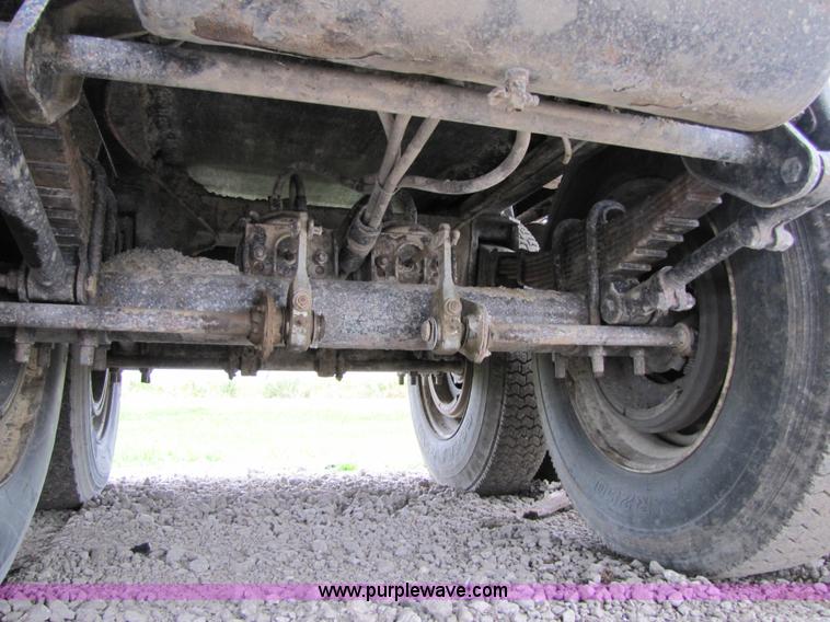 image for item 5814 1996 Flowboy 42' belt trailer