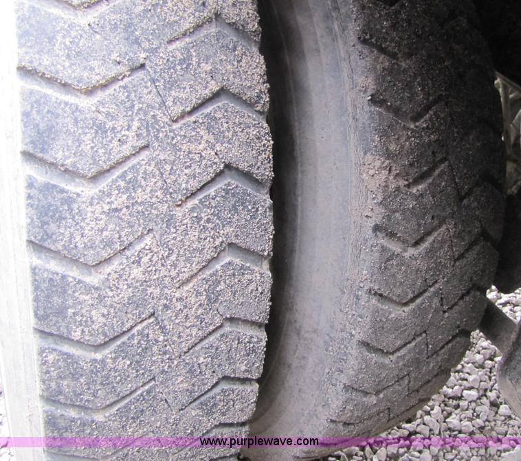 image for item 5814 1996 Flowboy 42' belt trailer