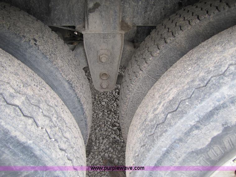 image for item 5814 1996 Flowboy 42' belt trailer