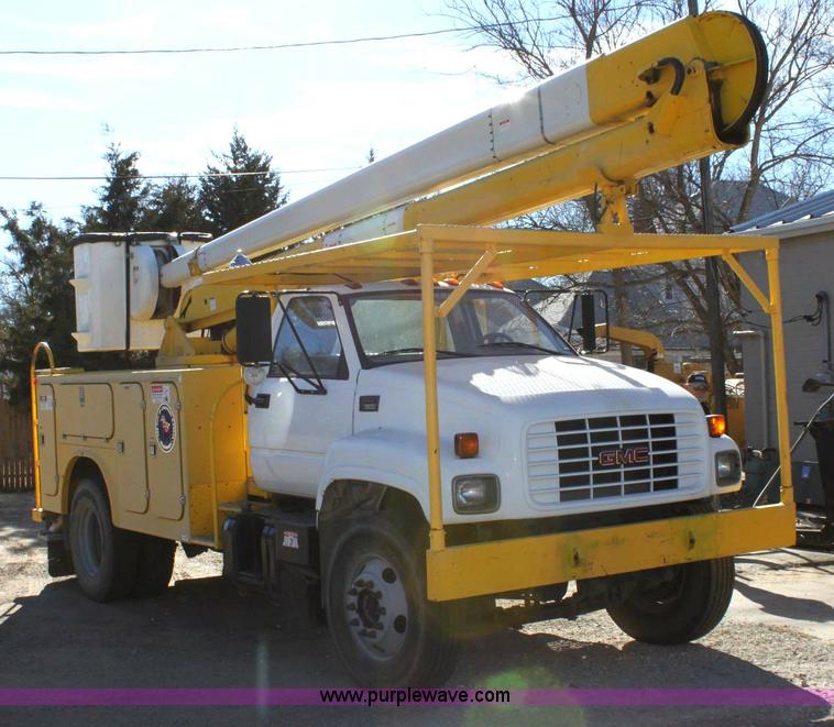 image for item 6127 2000 GMC C7500 bucket truck