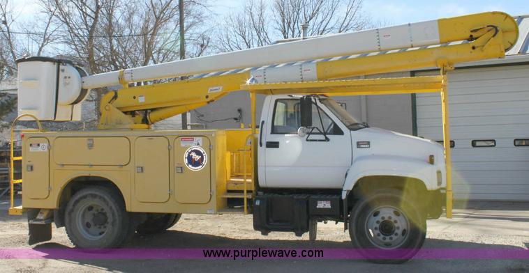 image for item 6127 2000 GMC C7500 bucket truck