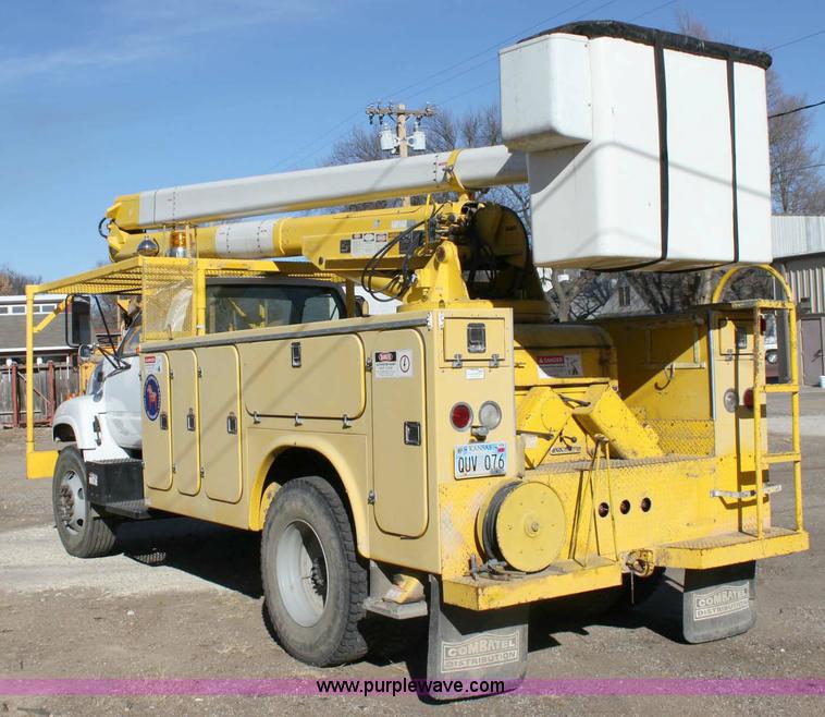 image for item 6127 2000 GMC C7500 bucket truck