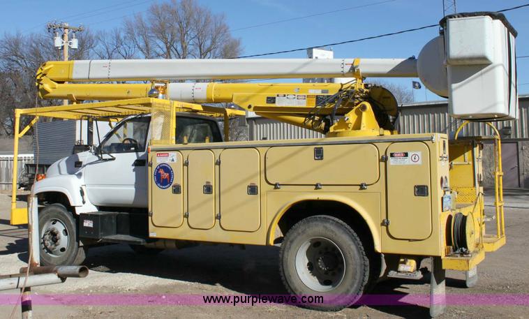 image for item 6127 2000 GMC C7500 bucket truck