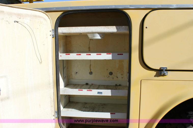 image for item 6127 2000 GMC C7500 bucket truck