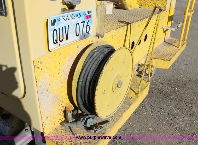 image for item 6127 2000 GMC C7500 bucket truck