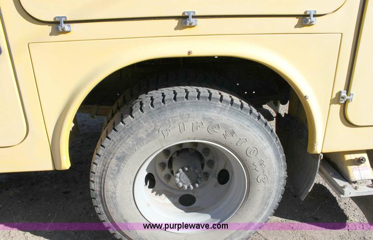 image for item 6127 2000 GMC C7500 bucket truck