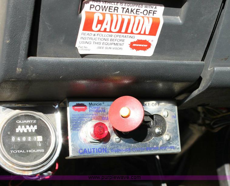 image for item 6127 2000 GMC C7500 bucket truck