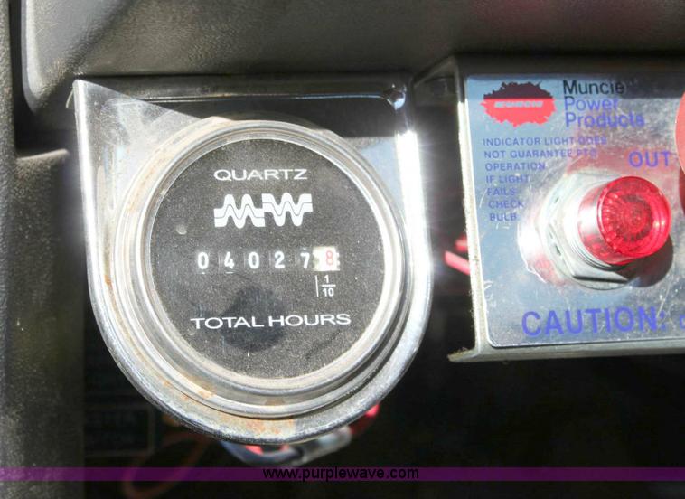 image for item 6127 2000 GMC C7500 bucket truck