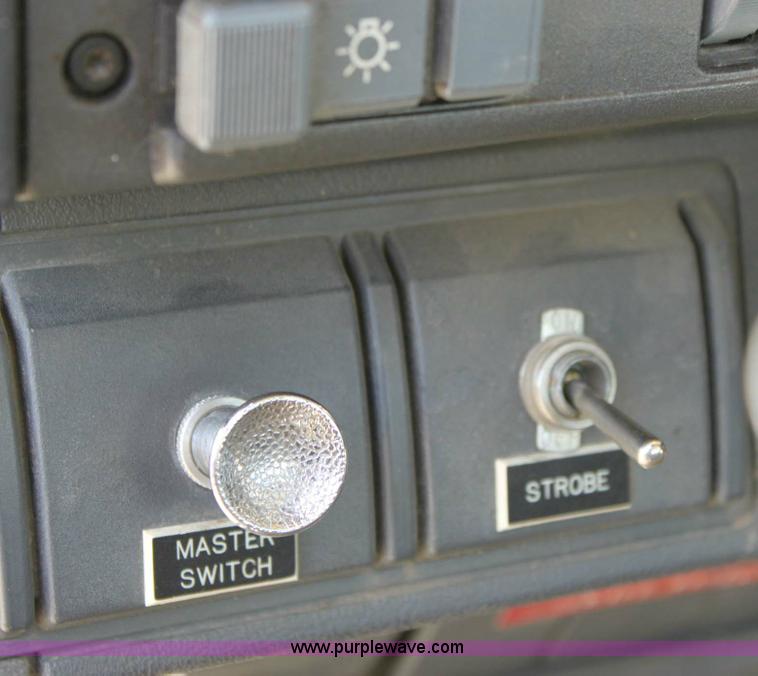 image for item 6127 2000 GMC C7500 bucket truck