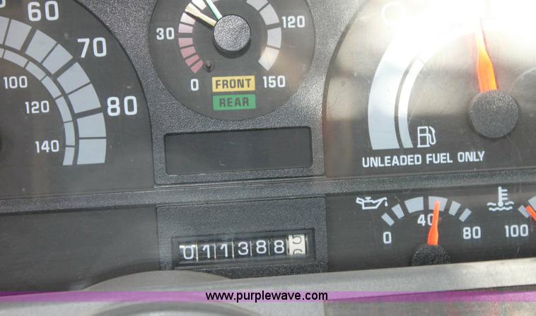 image for item 6127 2000 GMC C7500 bucket truck