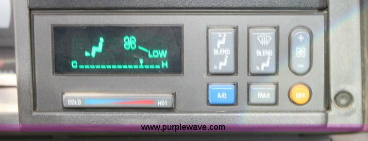 image for item 6127 2000 GMC C7500 bucket truck