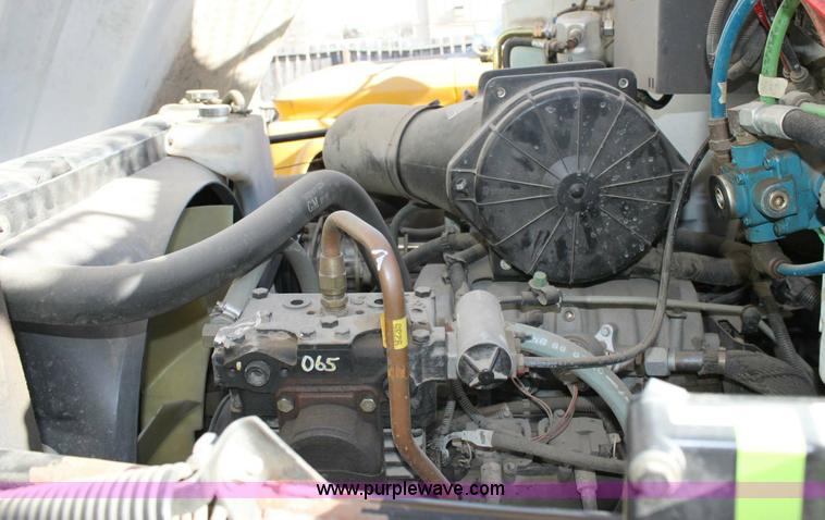 image for item 6127 2000 GMC C7500 bucket truck