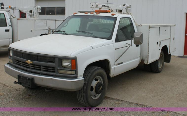 image for item 6548 1995 Chevrolet Cheyenne 3500 crane truck