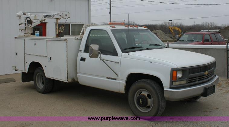 image for item 6548 1995 Chevrolet Cheyenne 3500 crane truck