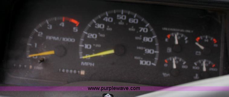 image for item 6548 1995 Chevrolet Cheyenne 3500 crane truck