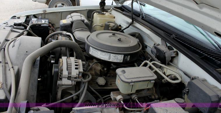 image for item 6548 1995 Chevrolet Cheyenne 3500 crane truck