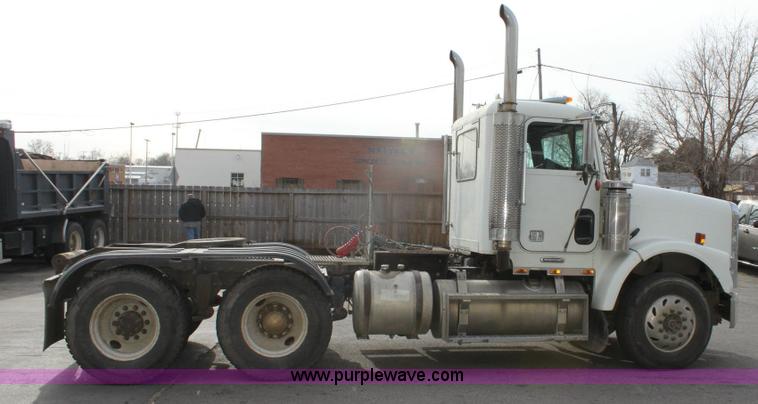 image for item 6550 1999 Freightliner FLD120SD semi truck