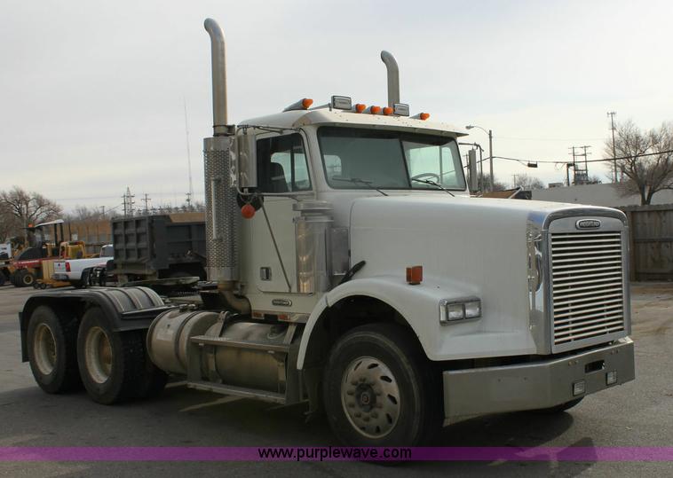image for item 6550 1999 Freightliner FLD120SD semi truck