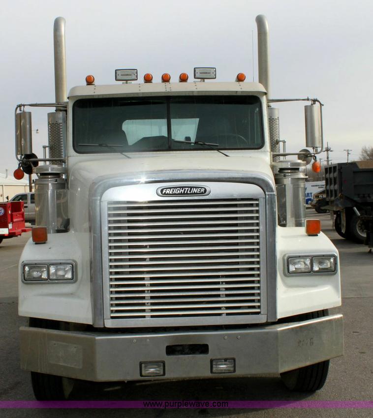 image for item 6550 1999 Freightliner FLD120SD semi truck