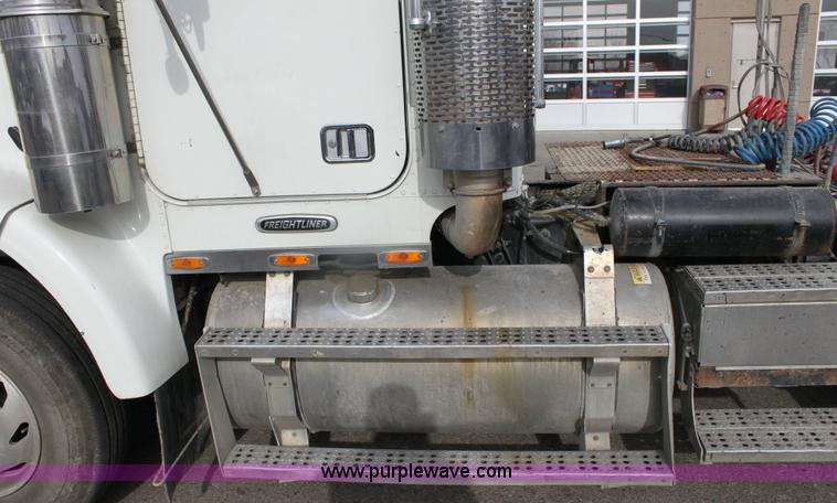 image for item 6550 1999 Freightliner FLD120SD semi truck