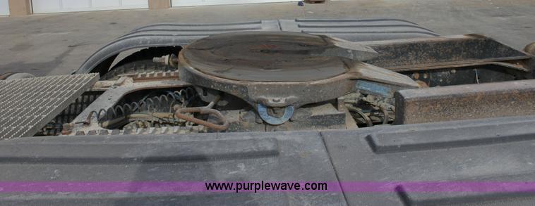 image for item 6550 1999 Freightliner FLD120SD semi truck