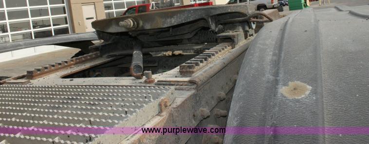 image for item 6550 1999 Freightliner FLD120SD semi truck