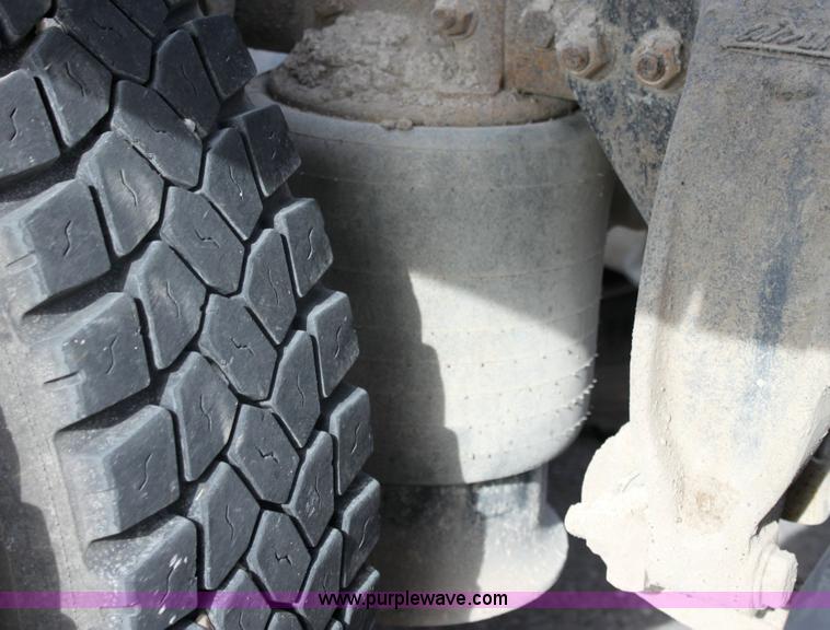 image for item 6550 1999 Freightliner FLD120SD semi truck