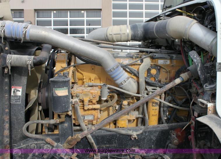 image for item 6550 1999 Freightliner FLD120SD semi truck