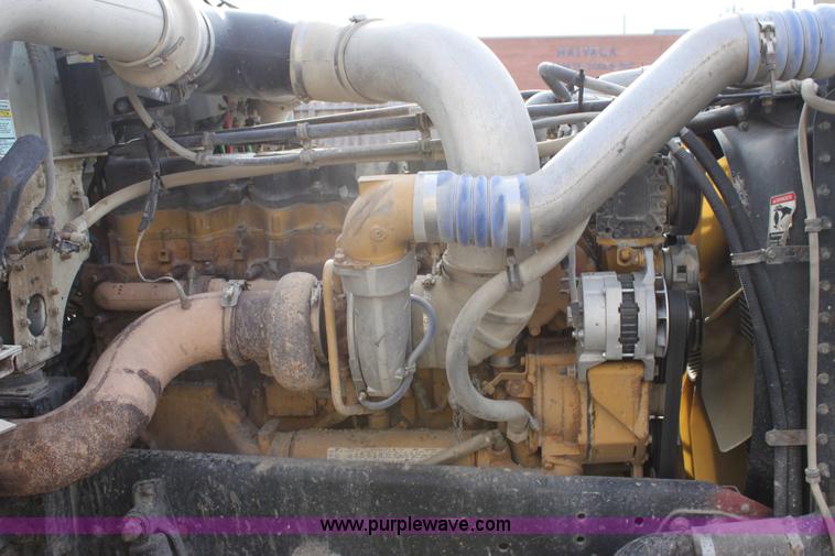 image for item 6550 1999 Freightliner FLD120SD semi truck