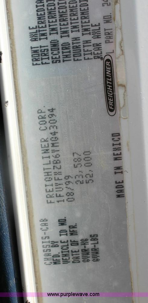 image for item 6550 1999 Freightliner FLD120SD semi truck