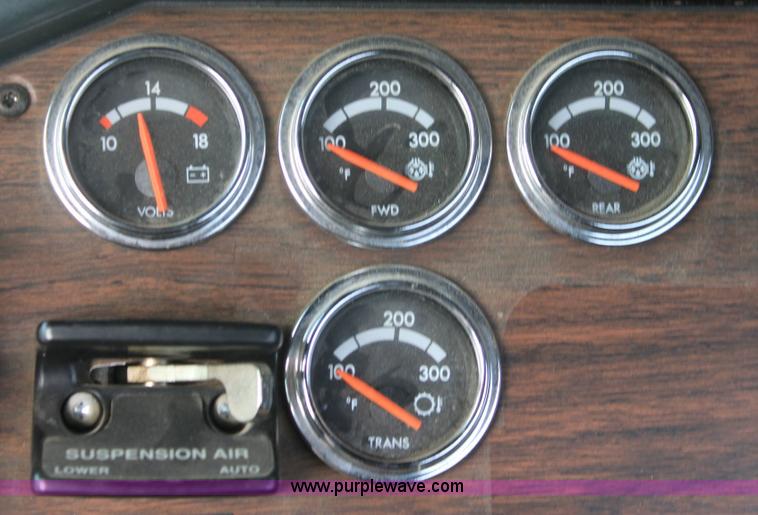 image for item 6550 1999 Freightliner FLD120SD semi truck