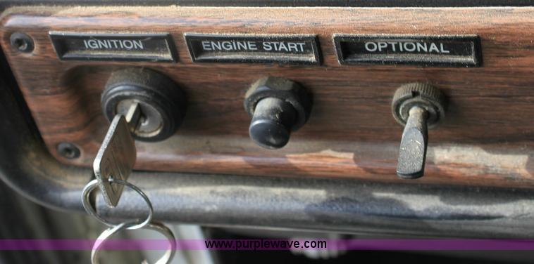 image for item 6550 1999 Freightliner FLD120SD semi truck