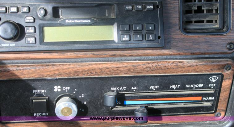 image for item 6550 1999 Freightliner FLD120SD semi truck