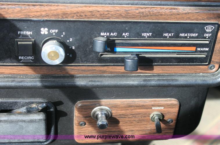 image for item 6550 1999 Freightliner FLD120SD semi truck