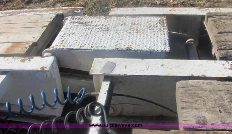 image for item 6816 1962 Hyster 40 ton equipment trailer