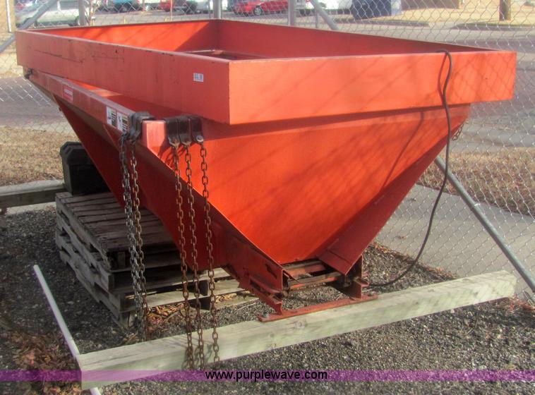 image for item 6818 Henderson sand/salt spreader