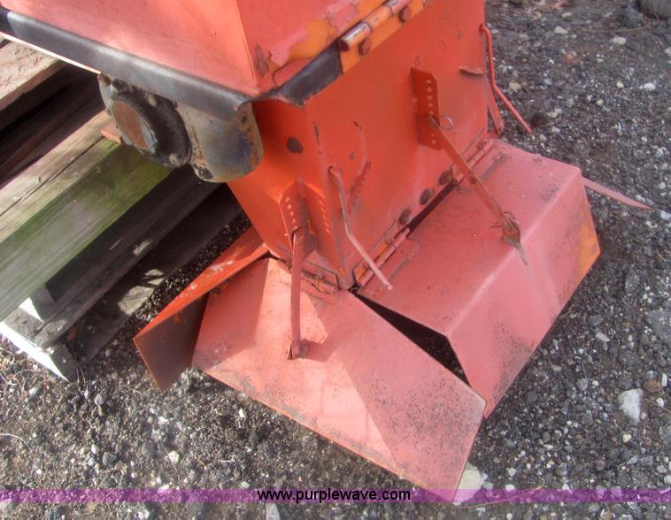 image for item 6818 Henderson sand/salt spreader