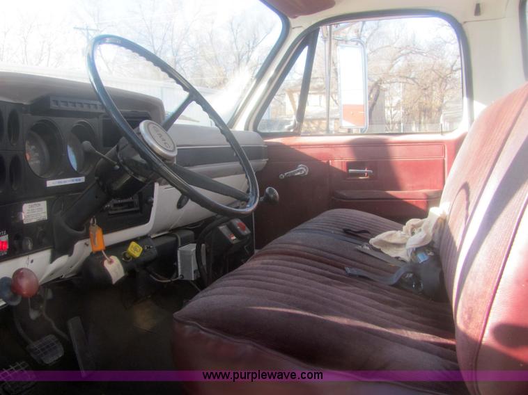 image for item 6823 1988 GMC Sierra C70 boom bucket truck