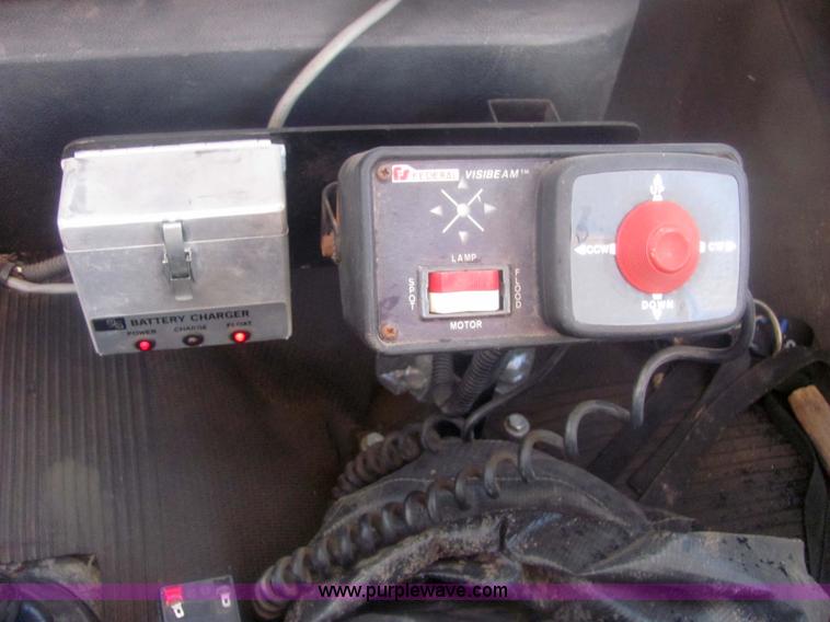 image for item 6823 1988 GMC Sierra C70 boom bucket truck