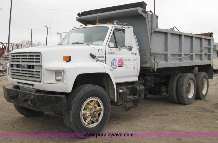 image for item 8095 1991 Ford FT900 tandem axle dump truck