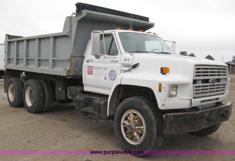 image for item 8095 1991 Ford FT900 tandem axle dump truck