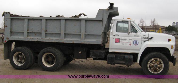 image for item 8095 1991 Ford FT900 tandem axle dump truck