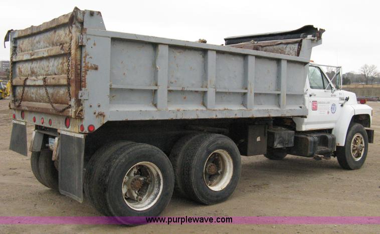 image for item 8095 1991 Ford FT900 tandem axle dump truck
