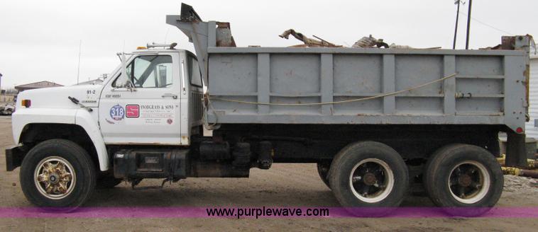 image for item 8095 1991 Ford FT900 tandem axle dump truck