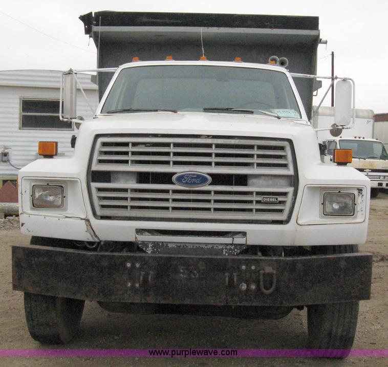 image for item 8095 1991 Ford FT900 tandem axle dump truck