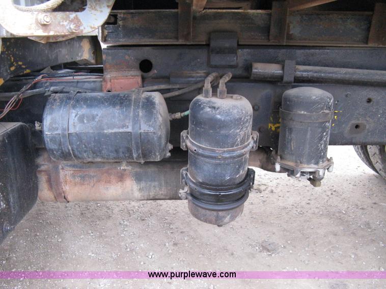 image for item 8095 1991 Ford FT900 tandem axle dump truck