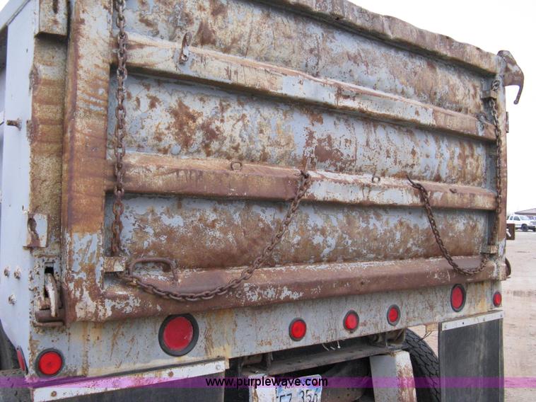 image for item 8095 1991 Ford FT900 tandem axle dump truck